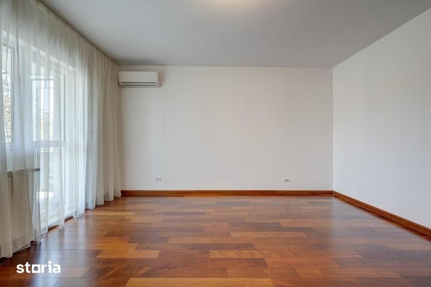 Apartament cu 4 camere în Romană