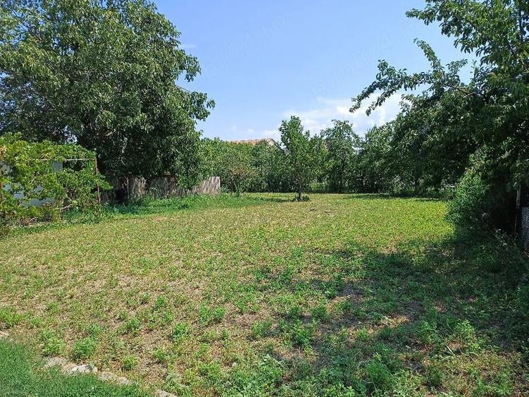 Teren de 1555 mp, în Central