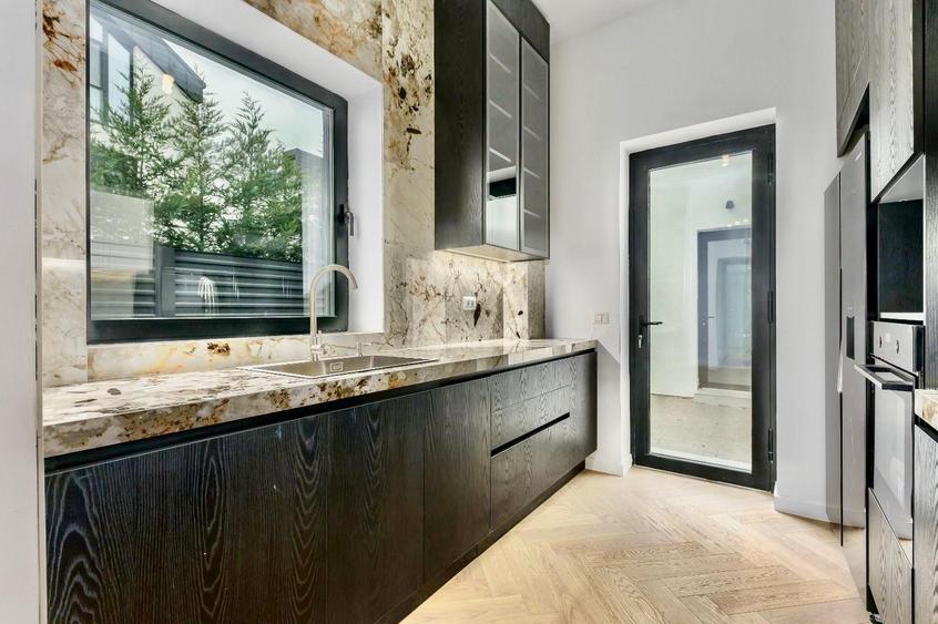 Duplex cu 6 camere cu Canalizare în Iancu Nicolae
