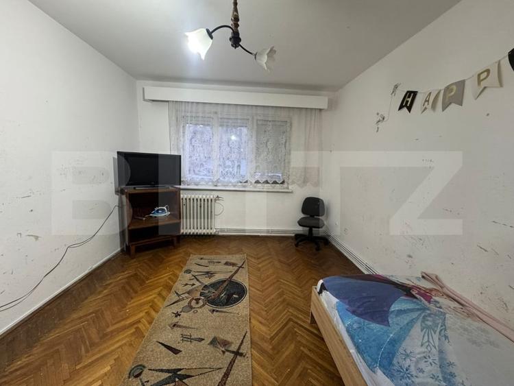 Apartament cu 3 camere decomandat, mobilat în Minerul