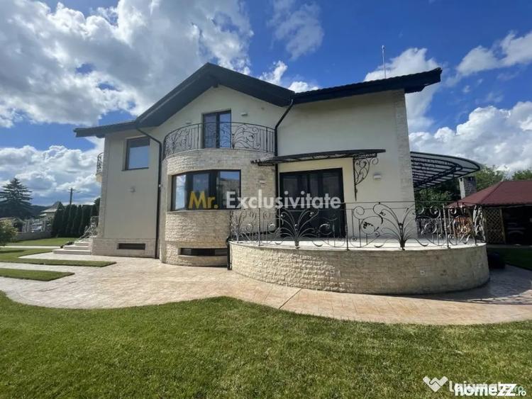 Casă cu 7 camere cu Teren 1042 Mp în Cornu