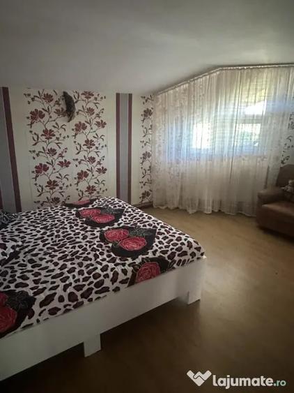 Casă cu 5 camere cu Teren 2800 Mp în Central