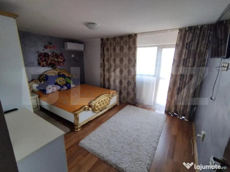 Casă cu 7 camere cu Teren 418 Mp în Romanești