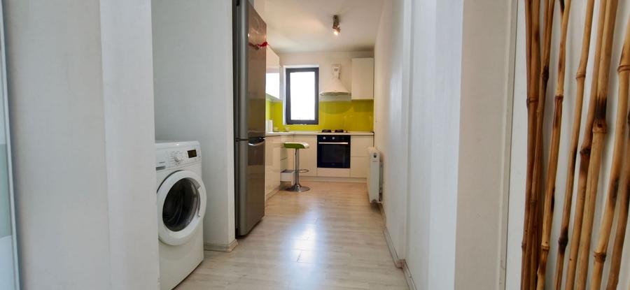 Apartament cu 3 camere semidecomandat în Drumul Taberei