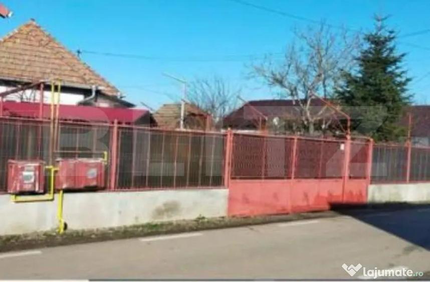 Casă cu 2 camere cu Teren 1414 Mp în Criș
