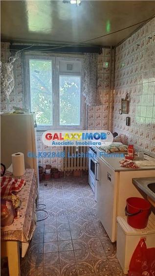 Apartament cu 3 camere semidecomandat în Drumul Taberei