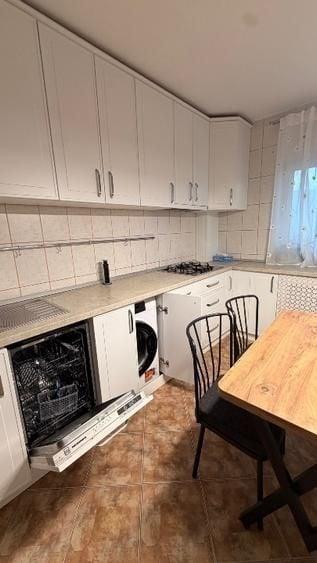 Apartament cu 2 camere decomandat, mobilat în Banu Manta