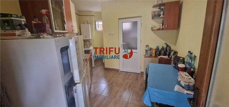 Casă individuală cu 4 camere cu Canalizare în Totoi