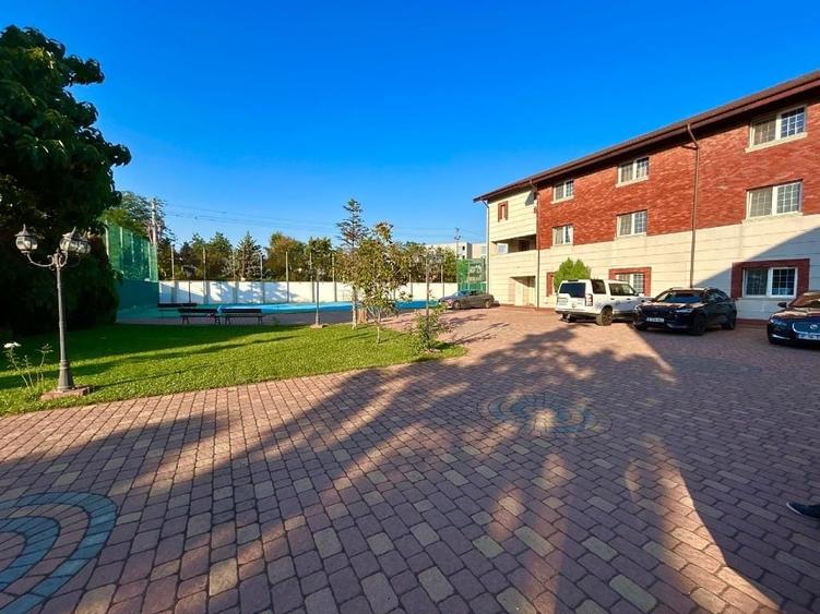 Casă cu 5 camere cu Teren 3000 Mp în Central