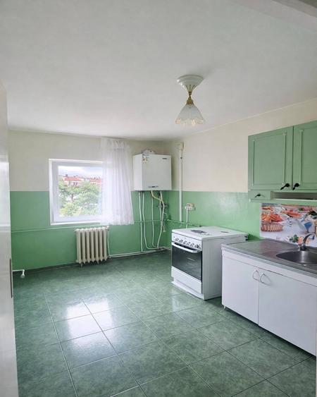 Apartament cu 4 camere decomandat în Dâmbul Rotund