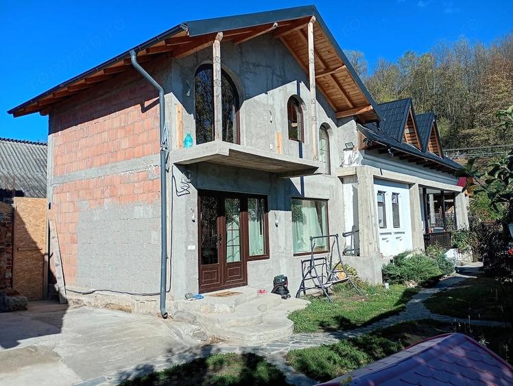 Casă cu 1 camere cu Teren 670 Mp în Stroești