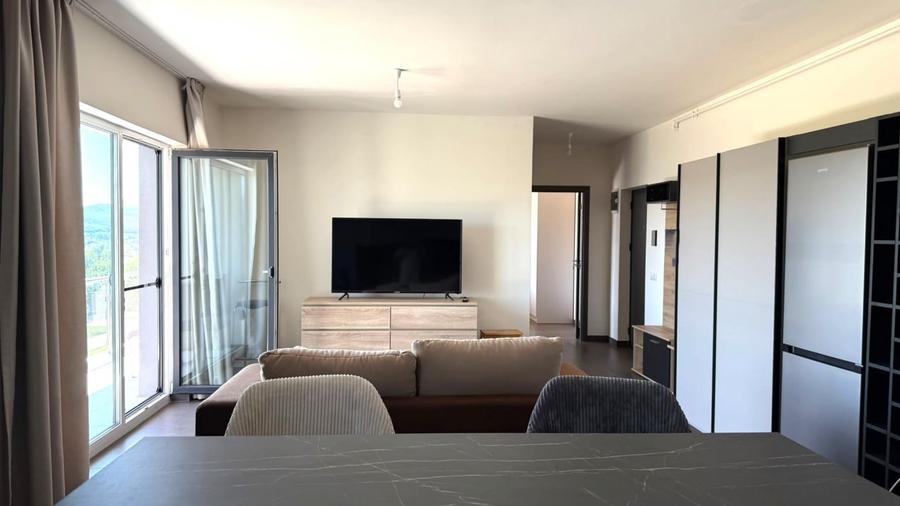 Apartament cu 2 camere semidecomandat, mobilat în Florești