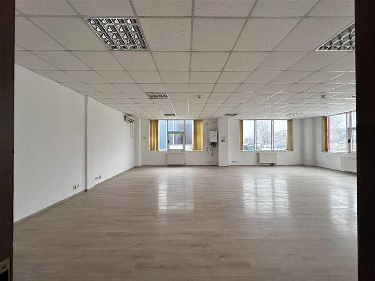 Spațiu comercial, de 500 mp, în Exterior Vest