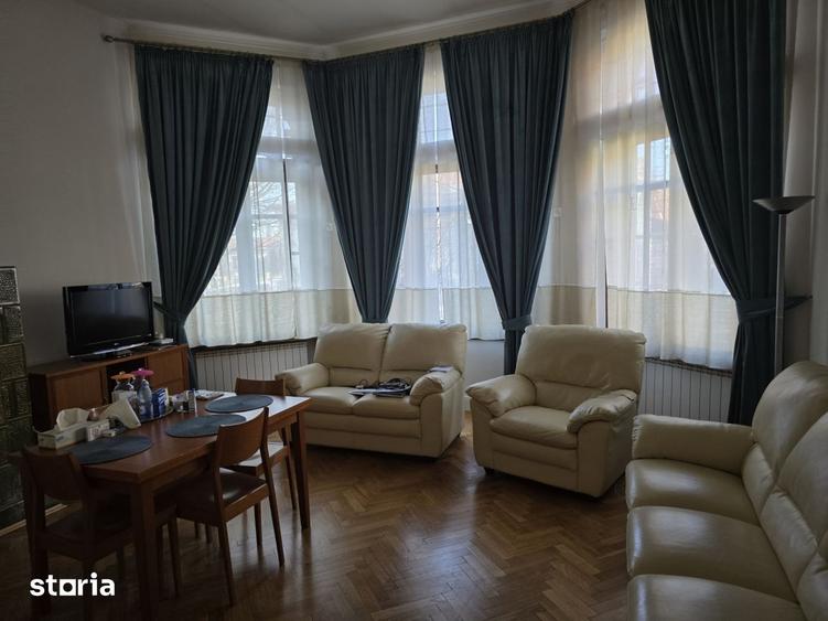 Casă cu 8 camere cu Teren 835 Mp în Central