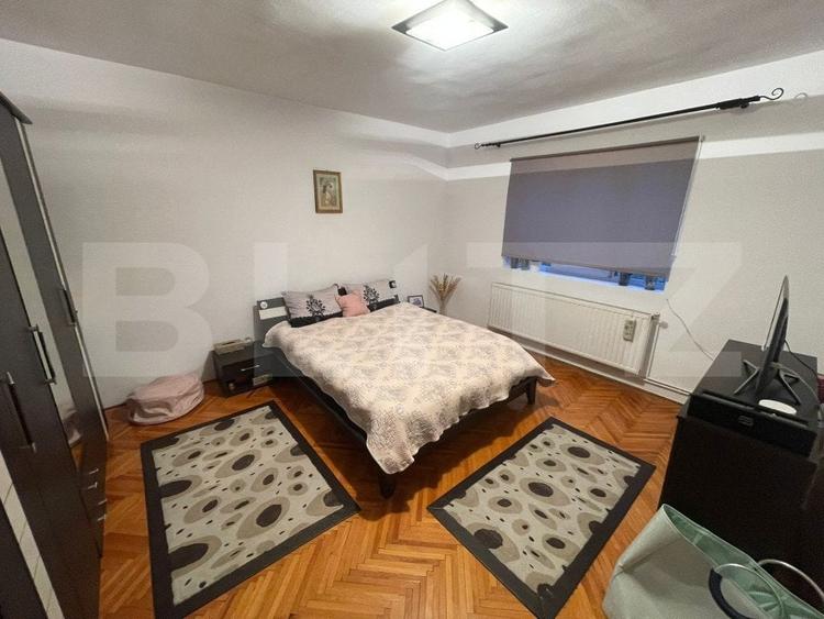 Casă individuală cu 6 camere cu Canalizare în Central