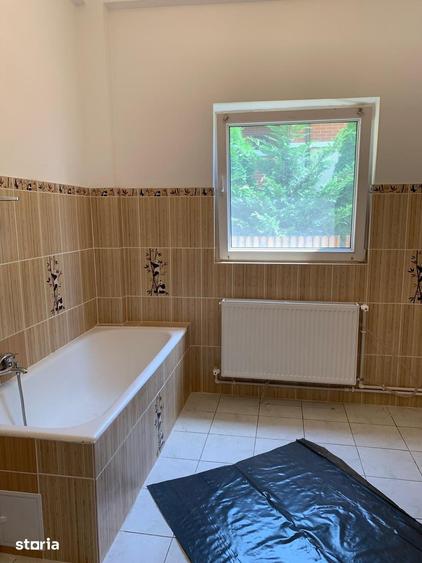 Casă cu Teren 1580 Mp în Glina