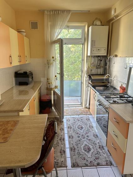 Apartament cu 3 camere decomandat, mobilat în Decebal