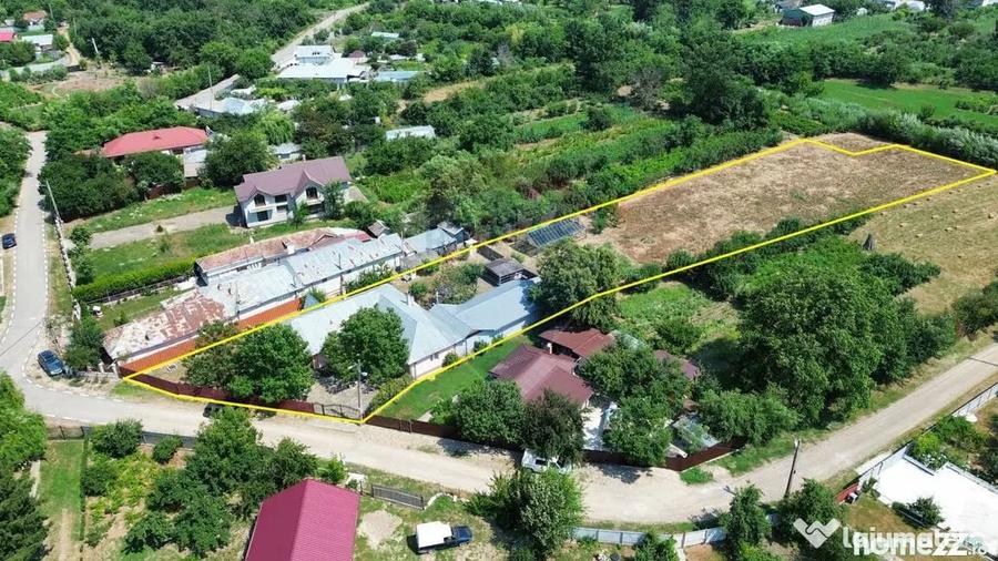 Casă cu 4 camere cu Teren 3405 Mp în Suraia