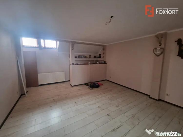 Casă cu 7 camere cu Teren 1500 Mp în Bazoș