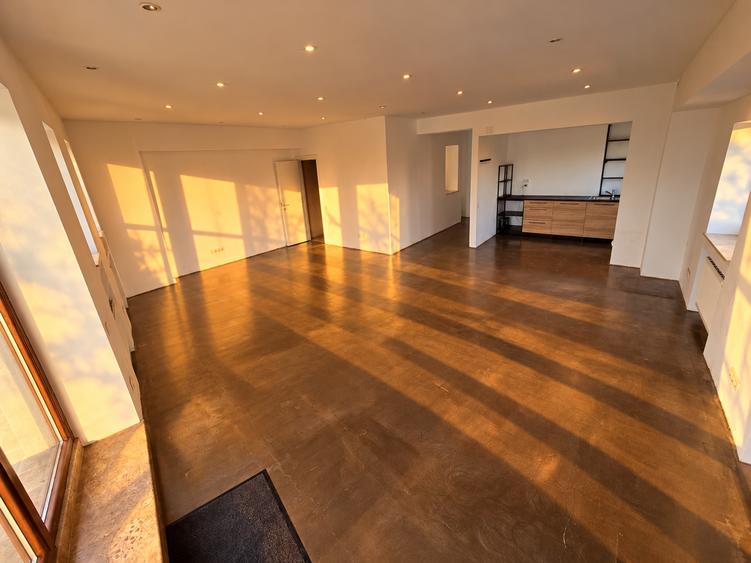 Apartament cu 4 camere decomandat în Floreasca