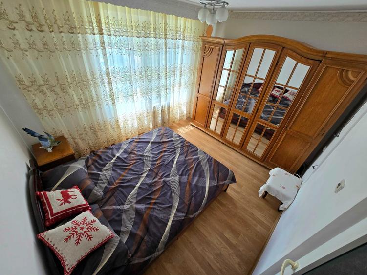 Apartament cu 3 camere semidecomandat în Central