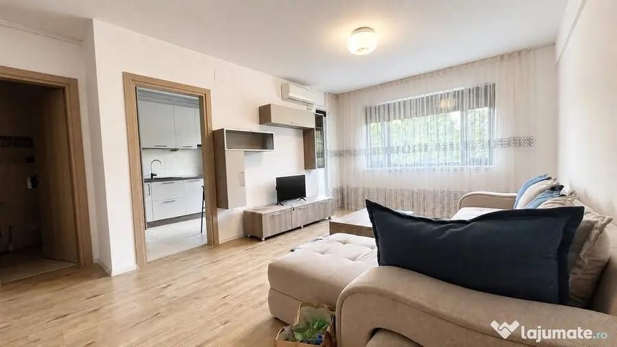 Apartament cu 3 camere semidecomandat în Băneasa
