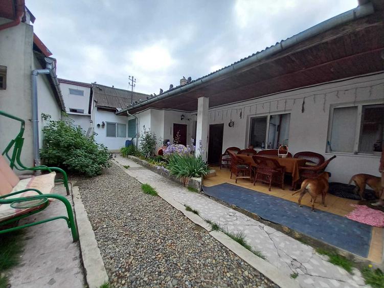 Casă cu 4 camere în Central