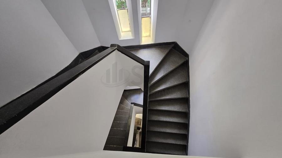 Apartament cu 4 camere circular în Banu Manta