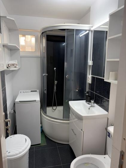 Apartament cu 3 camere nedecomandat în Central