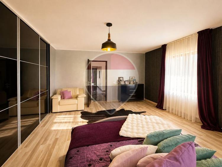 Casă individuală cu 5 camere cu Teren 375 Mp în Calea Romanului