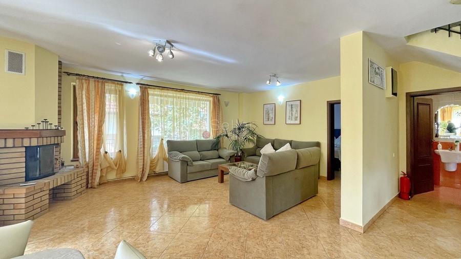 Casă individuală cu 6 camere cu Canalizare în Dâmbul Morii