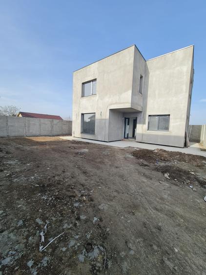 Casă individuală cu 4 camere cu Canalizare în Costi
