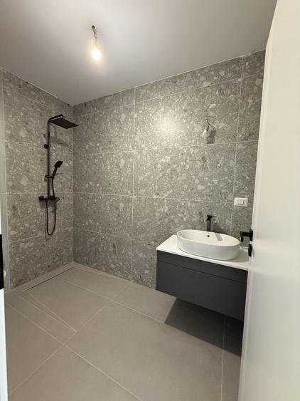 Apartament cu 3 camere nedecomandat în Nord