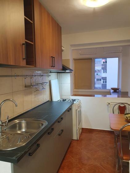 Apartament cu 3 camere decomandat în Apusului
