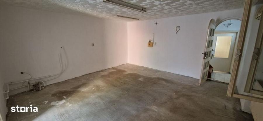 Casă cu 4 camere cu Teren 100 Mp în Iorga