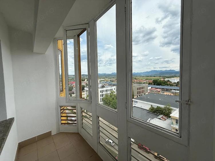 Apartament cu 2 camere decomandat în Piața Centrală
