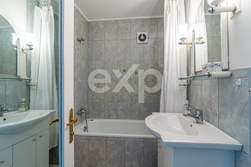 Casă individuală cu 4 camere cu Canalizare în Zamora