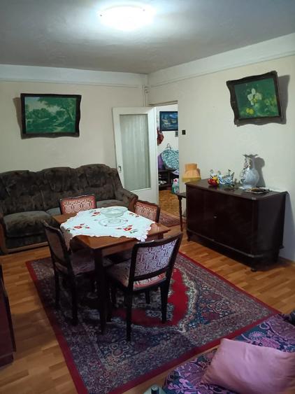 Casă cu 2 camere decomandat în Central