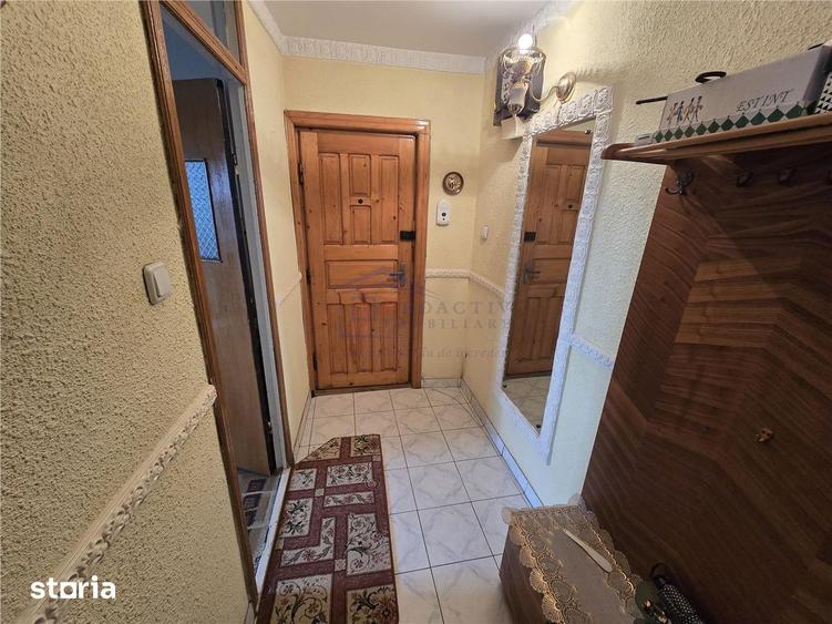 Apartament cu 2 camere semidecomandat, mobilat în Central
