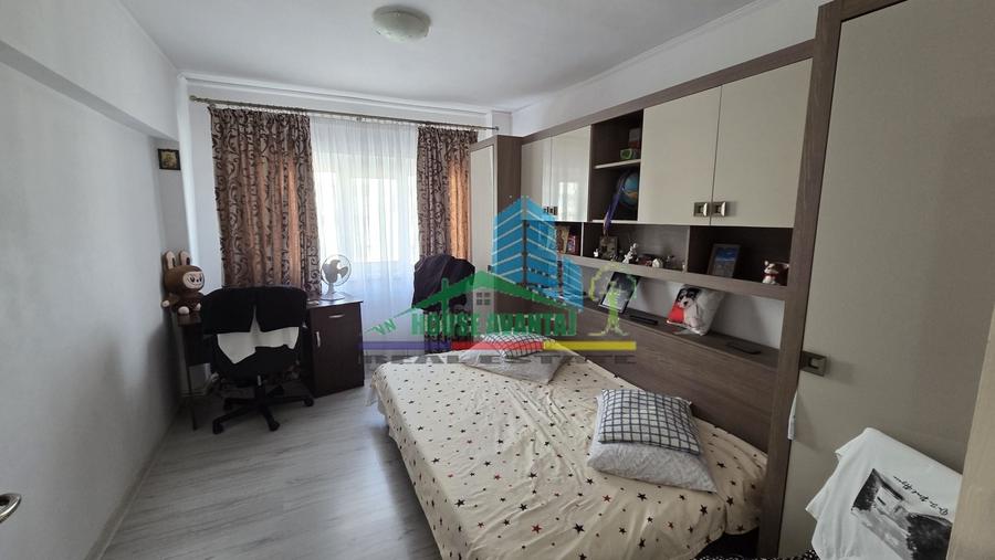 Apartament cu 3 camere decomandat, mobilat în Brăilei