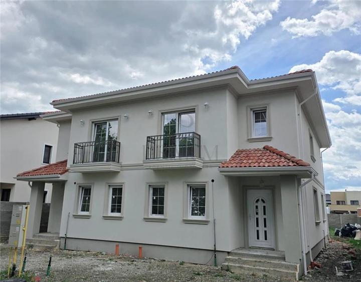 Duplex cu 4 camere cu Canalizare în Moșnița Veche