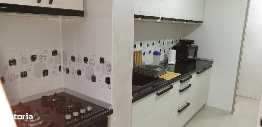 Apartament cu 3 camere decomandat în Ciupercenii Noi