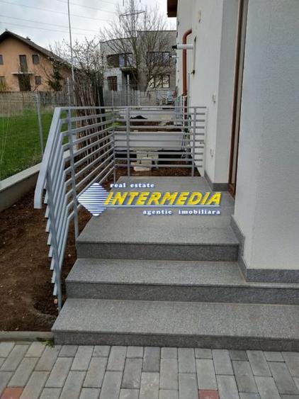 Casă individuală cu 3 camere cu Canalizare în Cetate