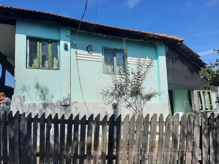 Casă cu 2 camere cu Teren 30 Mp în Târgu Logrești