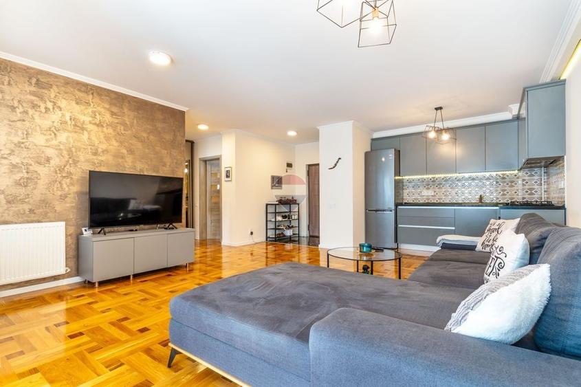 Apartament cu 2 camere semidecomandat, mobilat în Bună Ziua