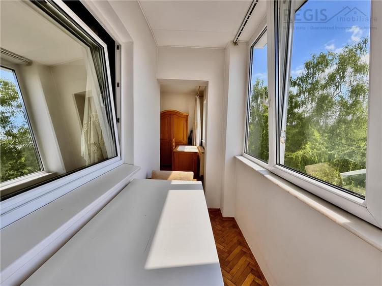 Apartament cu 4 camere decomandat în Sud