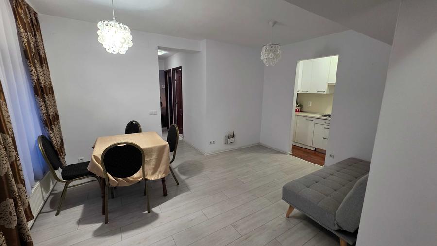 Apartament cu 3 camere decomandat în Exterior Vest