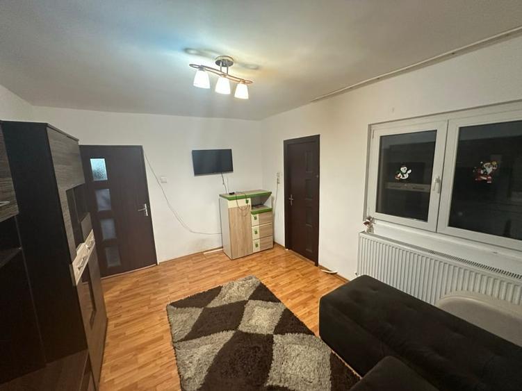 Apartament cu 2 camere, mobilat în Debarcader
