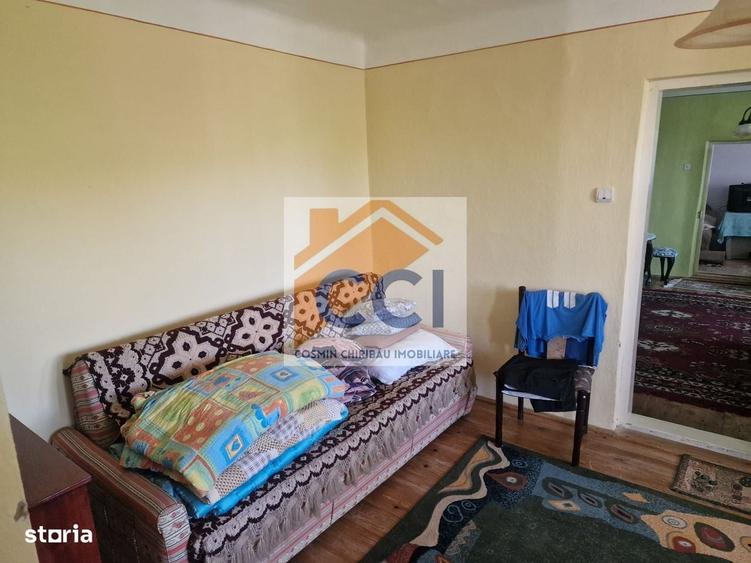 Casă cu 4 camere cu Teren 10426 Mp în Central