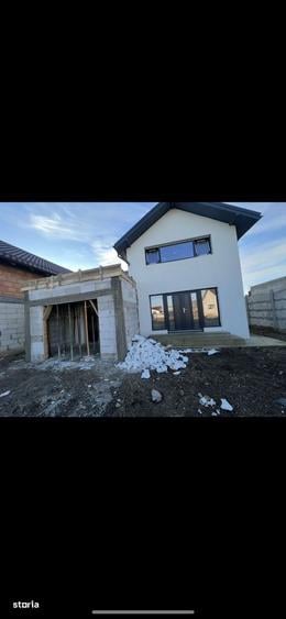 Casă cu 4 camere cu Teren 300 Mp în Cazasu